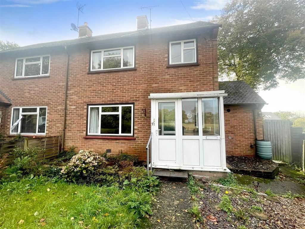 3 bed semidetached house for sale in Paddock Close,