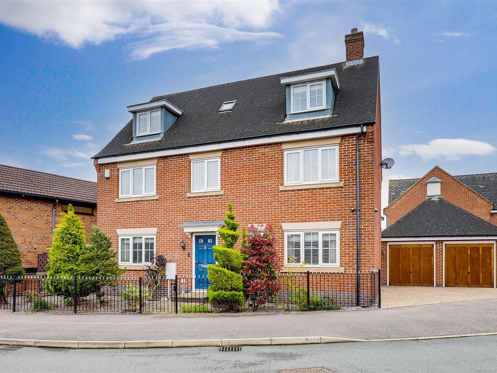 5 bed detached house for sale in Chedington Avenue, Mapperley