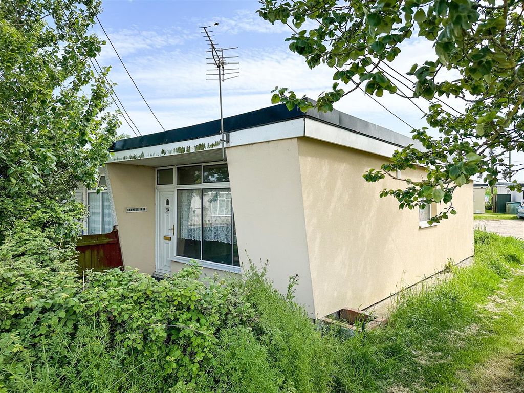 2 bed property for sale in Beach Approach, Seawick, St. Osyth CO16 Zoopla