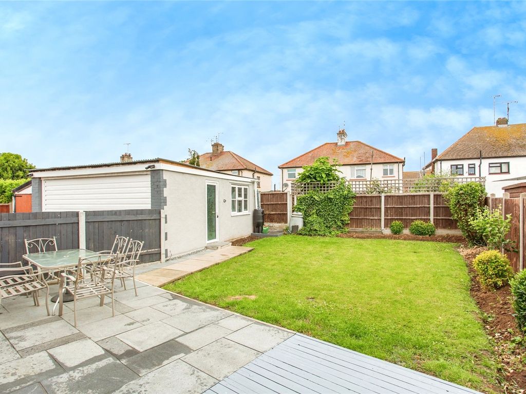 3 bed bungalow for sale in Keith Way, SouthendOnSea, Essex SS2, £