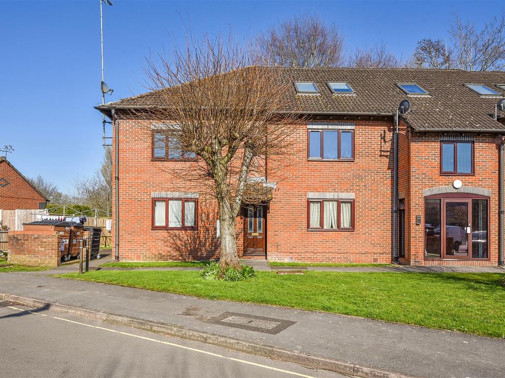 2 bed for sale in Heather Drive, Andover SP10 Zoopla