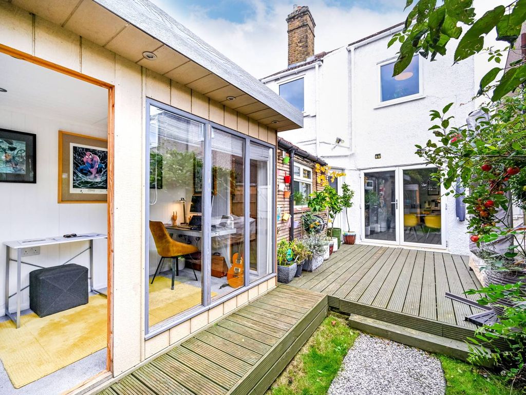 3 bed semidetached house for sale in Harlington Road East, Hounslow