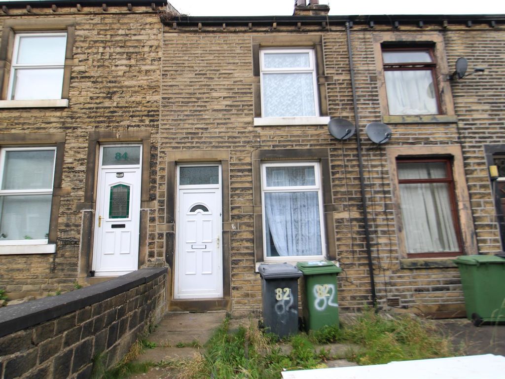 2 bed property to rent in Crosland Street, Huddersfield HD4, £500 pcm