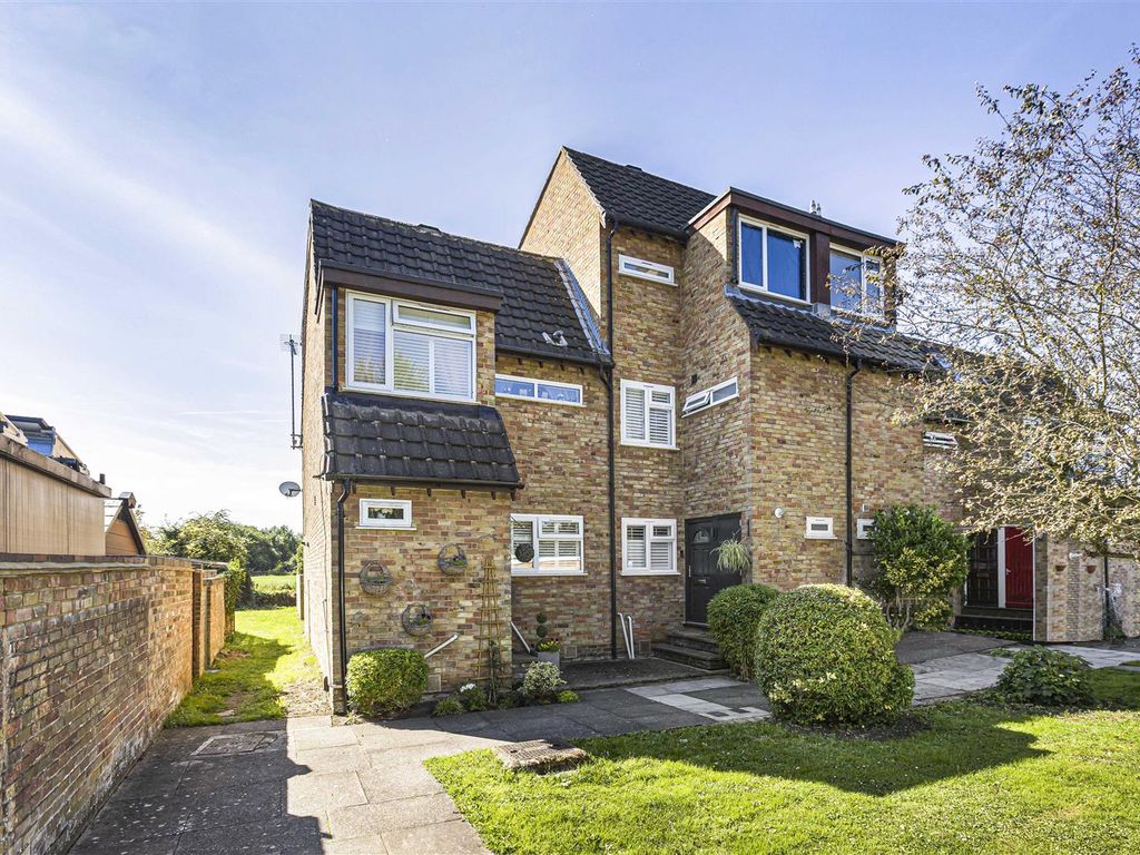 4 bed end terrace house for sale in Riversmeet, Hertford SG14, £550,000