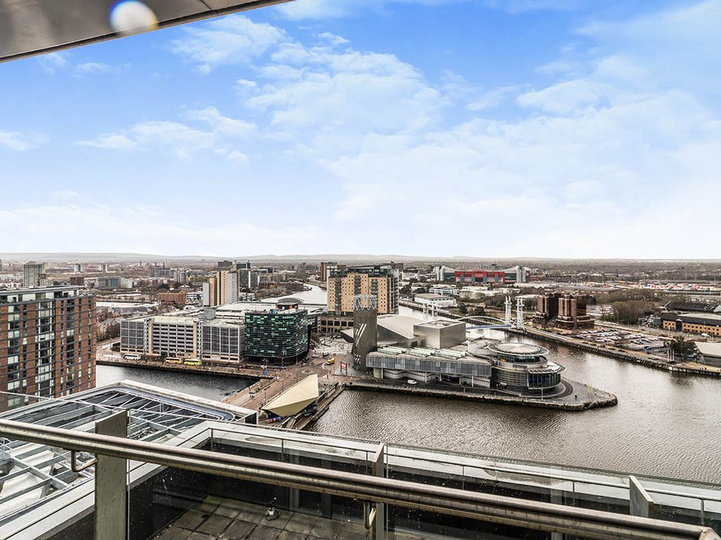 2 bed flat to rent in Pink, Media City UK, Salford, Greater Manchester