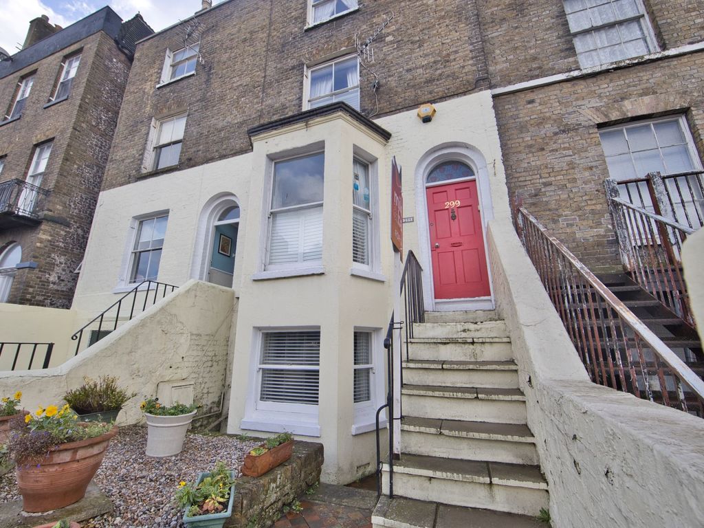 5 bed town house for sale in London Road, Dover CT17, £250,000 Zoopla
