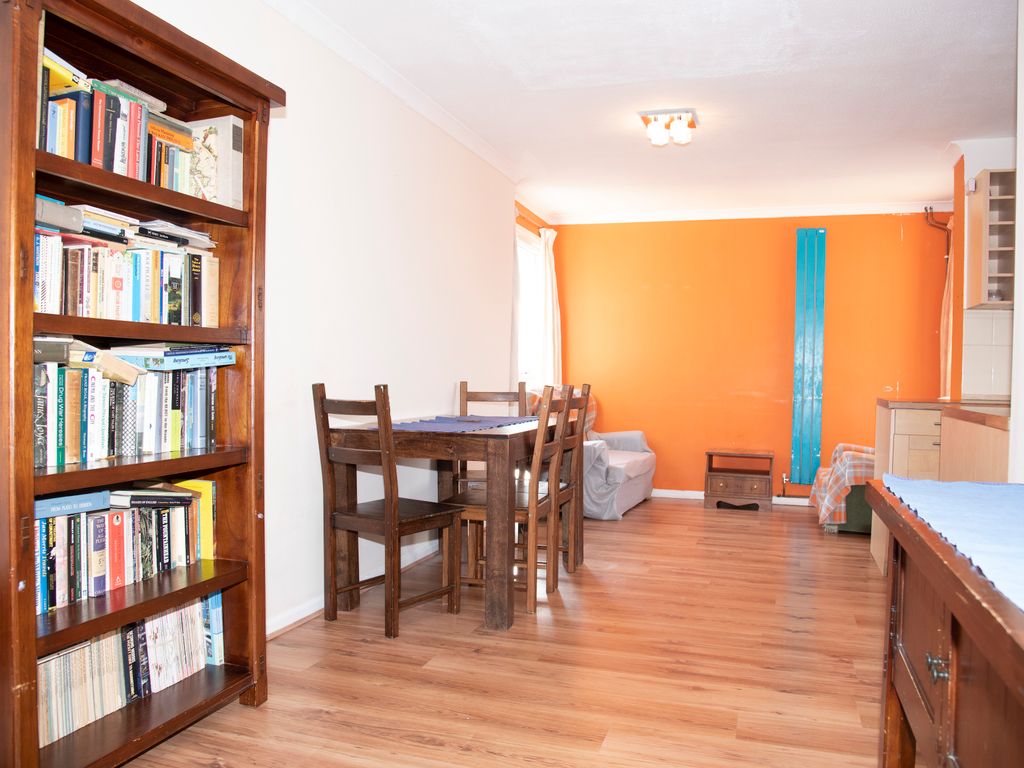 1 bed flat to rent in Moss Bank, Cambridge CB4, £1,300 pcm Zoopla