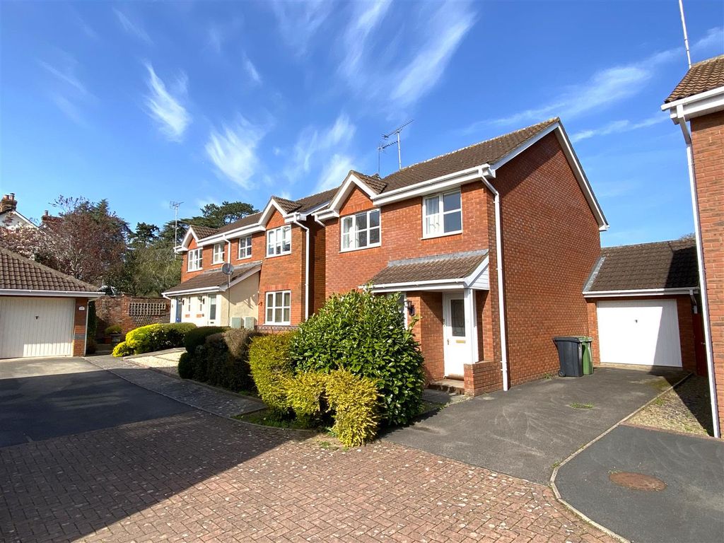 3 bed detached house for sale in Ropewalk Avenue, Leominster HR6 Zoopla