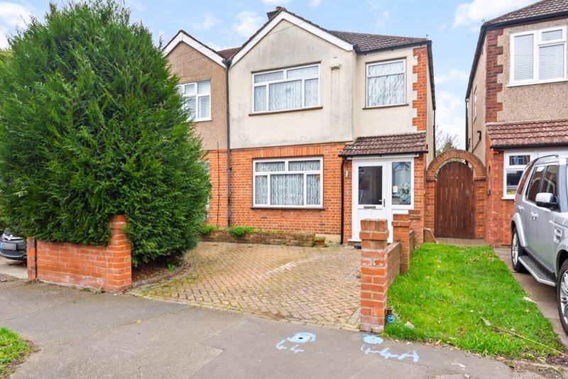 3 bed end terrace house for sale in Dale Park Avenue, Carshalton SM5