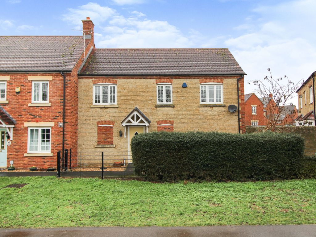 2 bed property to rent in Maybold Crescent, Haydon End, Swindon SN25