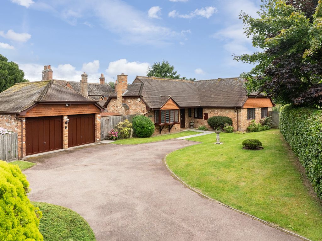 4 bed detached bungalow for sale in Old Barn Drive, Capel, Dorking RH5