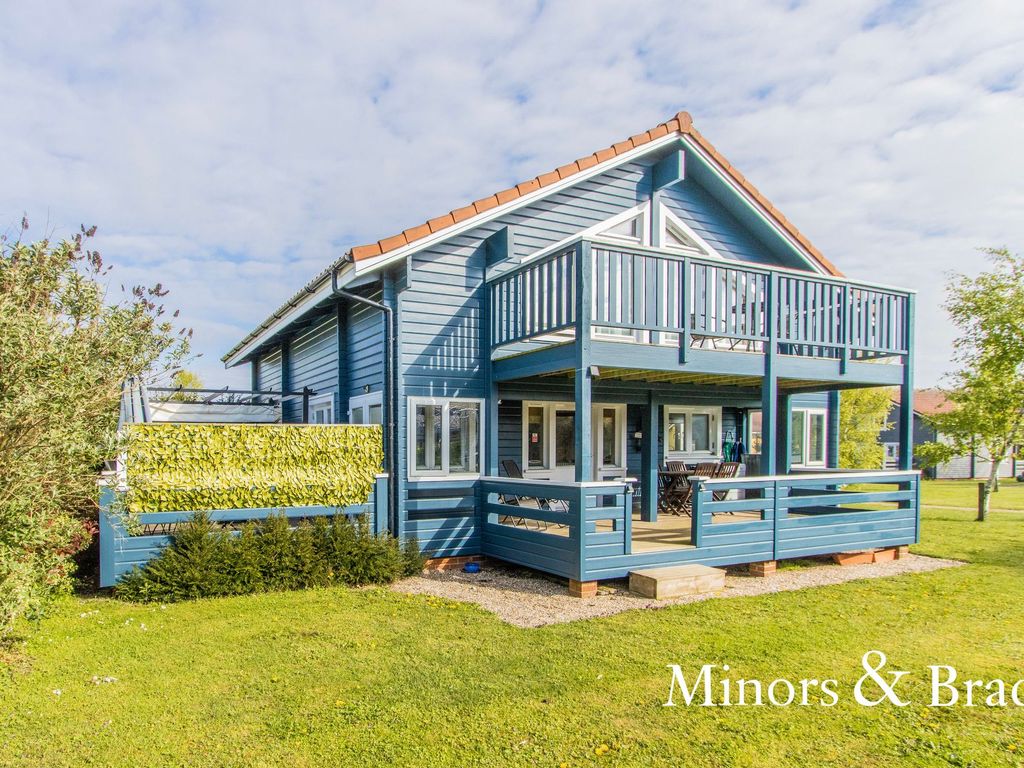 2 bed detached house for sale in Fritton, Caldecott Hall NR31, £220,000