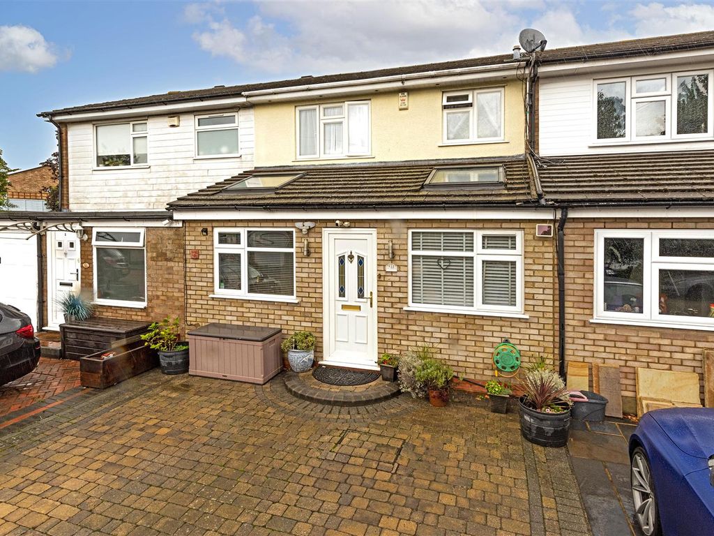 4 bed terraced house for sale in Fairlawn Close, Hanworth, Feltham TW13