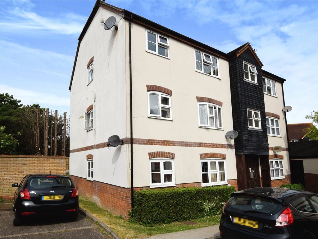 2 bed flat for sale in Thornborough Avenue, South Woodham Ferrers