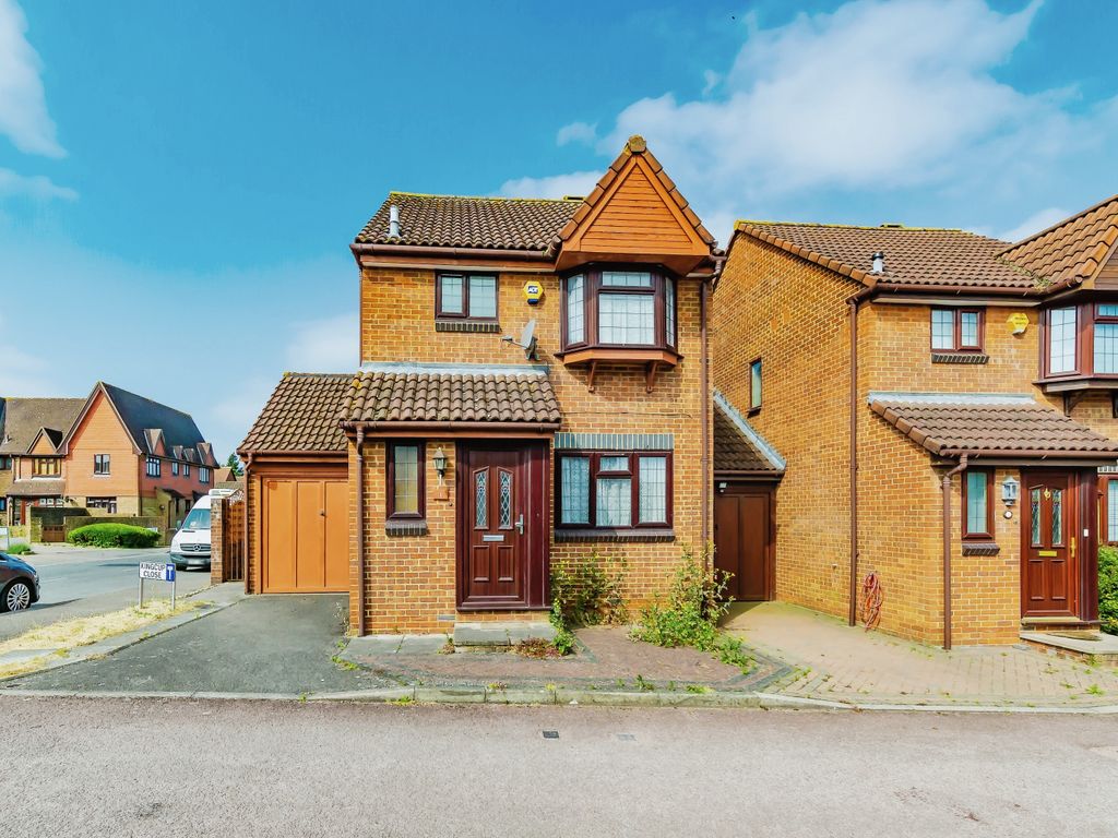 3 bed link detached house for sale in Kingcup Close, Shirley, Croydon
