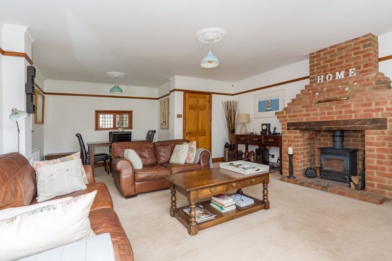 3 bed end terrace house for sale in Main Road, Naphill, High