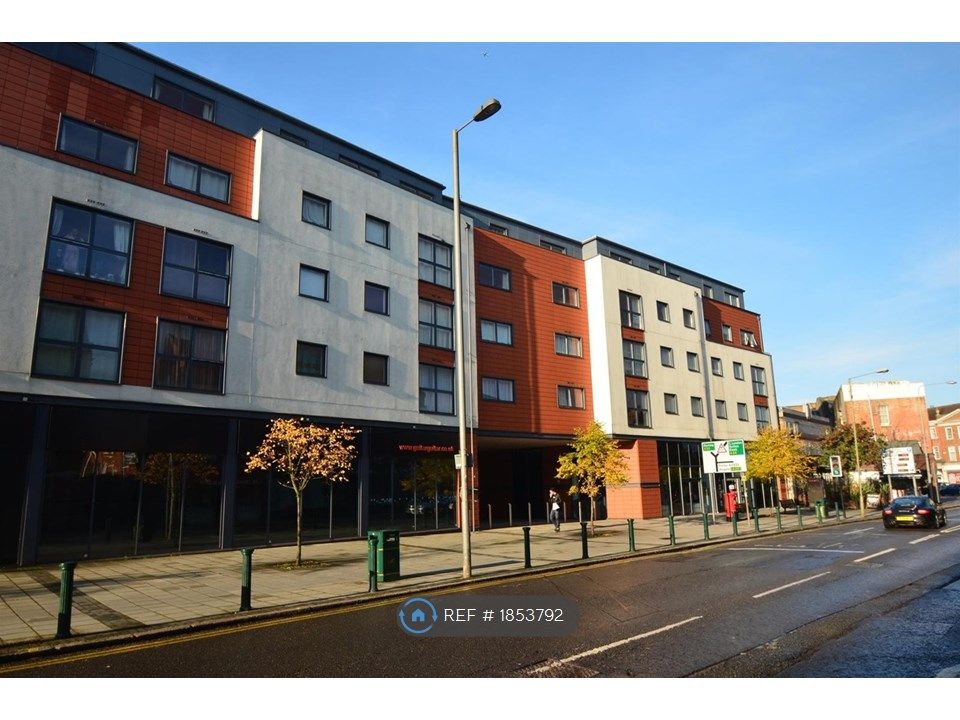 1 bed flat to rent in Capitol Square, Epsom KT17, £1,350 pcm Zoopla