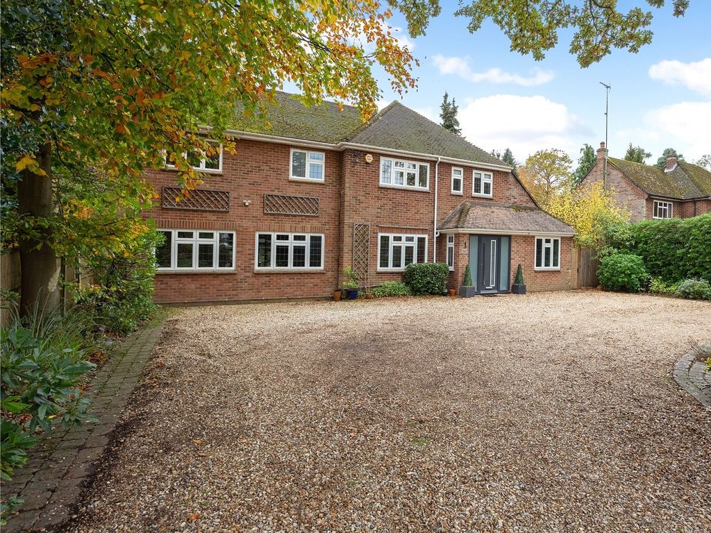 4 bed detached house for sale in Elvetham Road, Fleet, Hampshire GU51