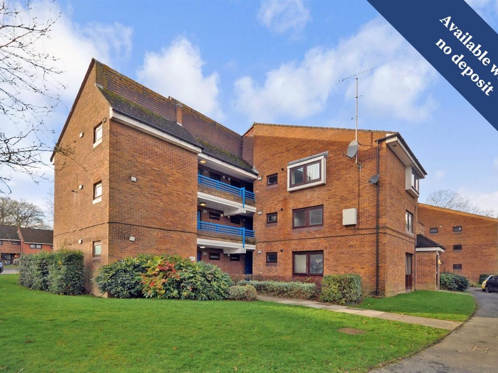 Studio to rent in Dobson Road, Crawley RH11, £900 pcm Zoopla