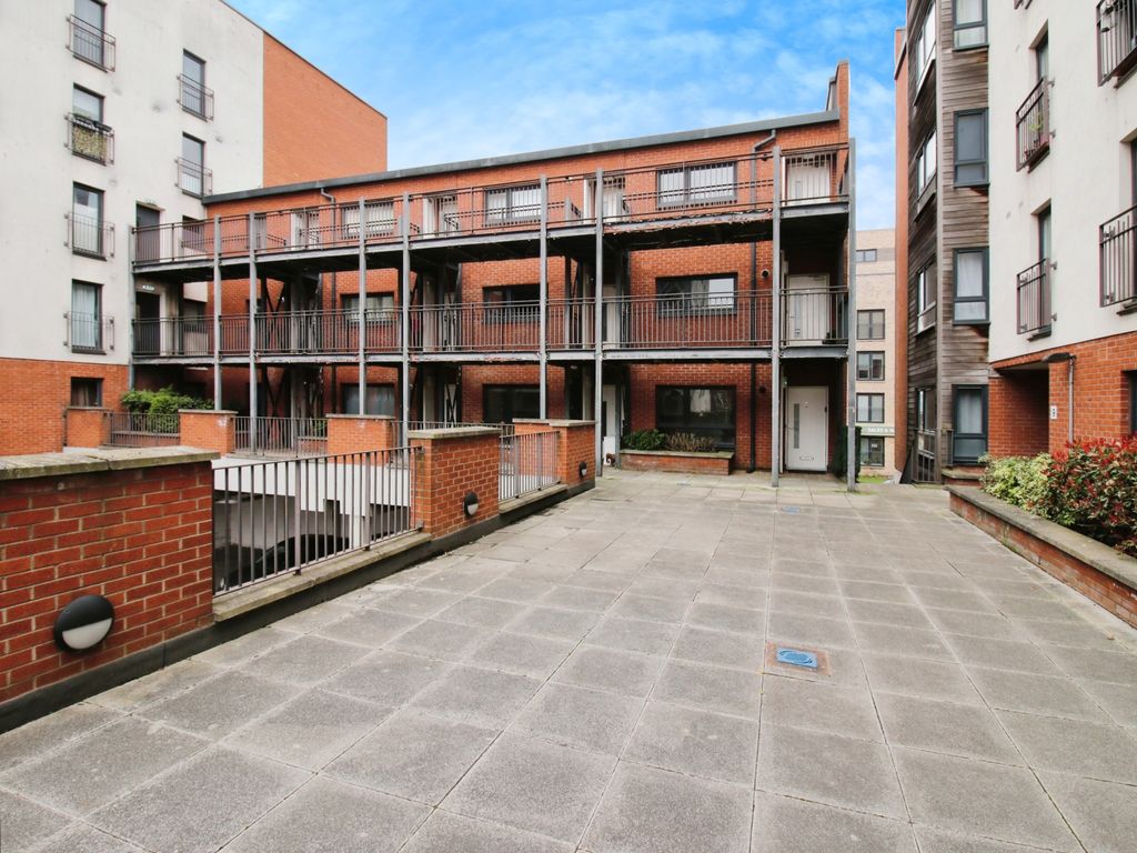 1 bed flat for sale in 9 Salamander Court, Edinburgh EH6, £160,000 Zoopla
