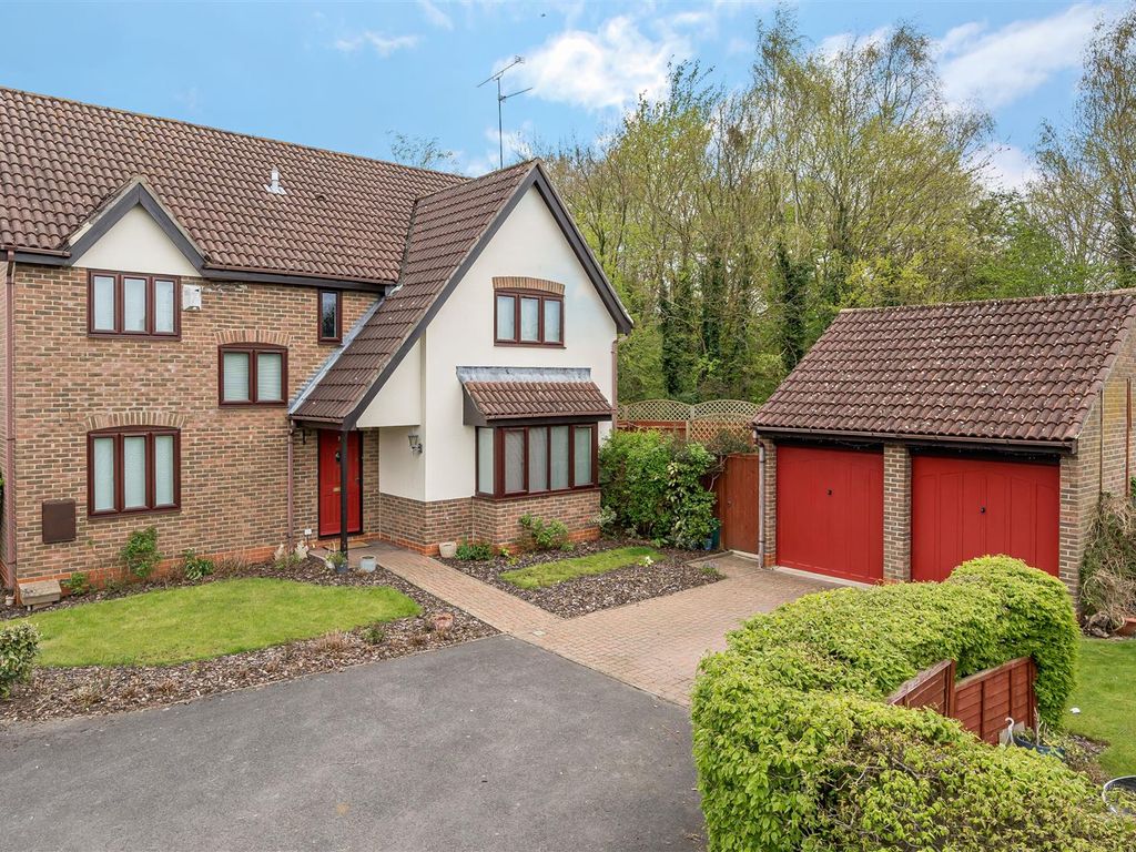 4 bed detached house for sale in Campion Way, Wokingham, Berkshire RG40