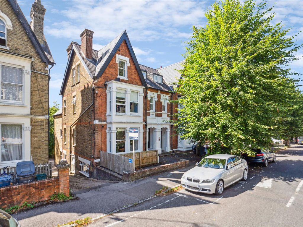 1 bed flat for sale in Priory Avenue, High HP13, £175,000 Zoopla