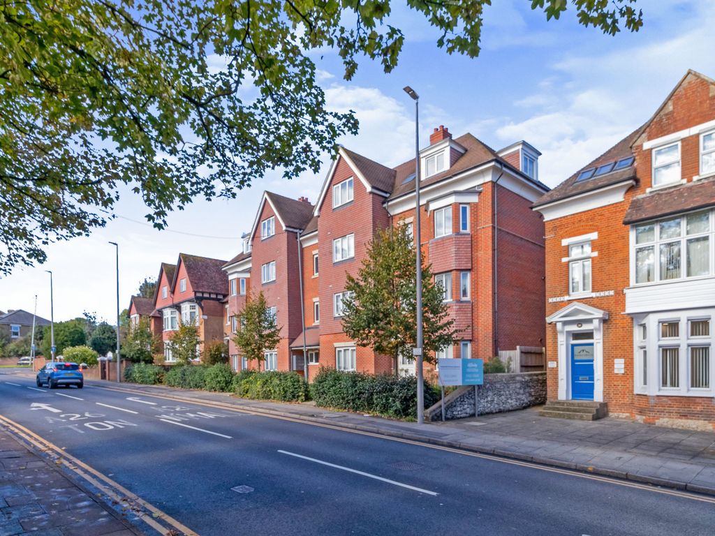 2 bed flat for sale in Tonbridge Road, Maidstone ME16 Zoopla