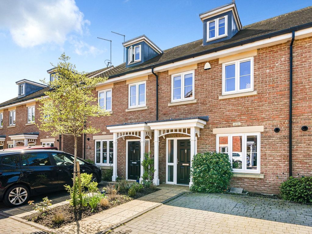 4 bed terraced house for sale in Burpham, Guildford, Surrey GU4 Zoopla