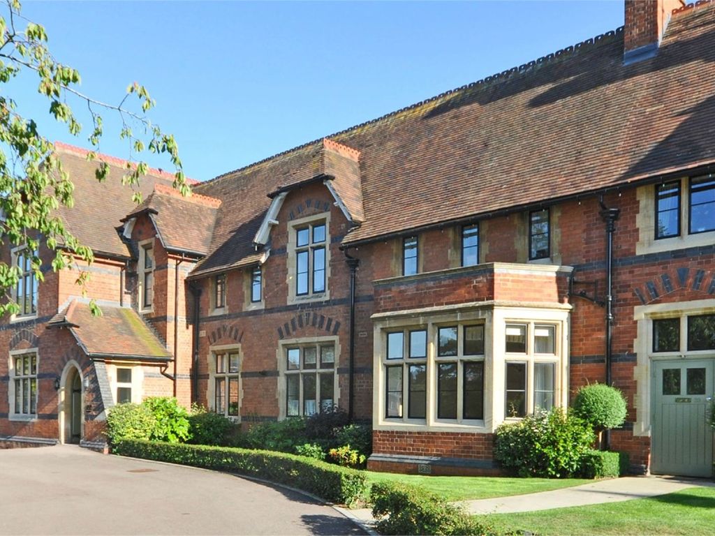 2 bed flat to rent in Delancey Crescent, Leckhampton, Cheltenham GL53