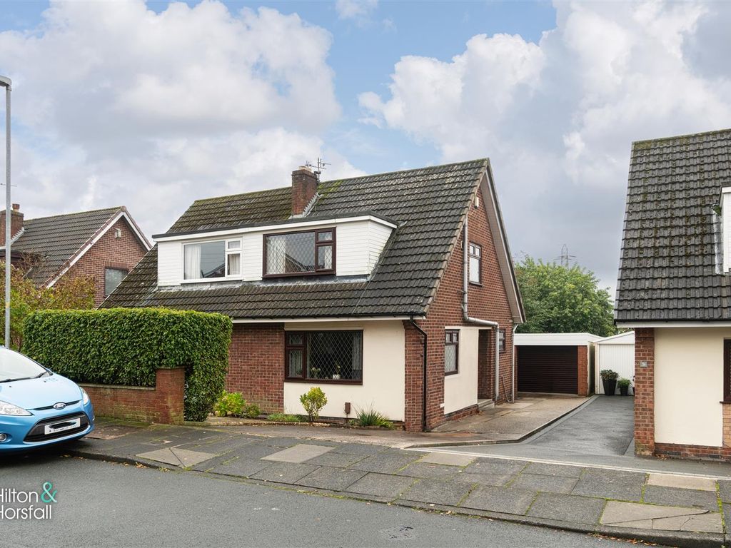 3 bed semidetached house for sale in Horning Crescent, Burnley BB10, £