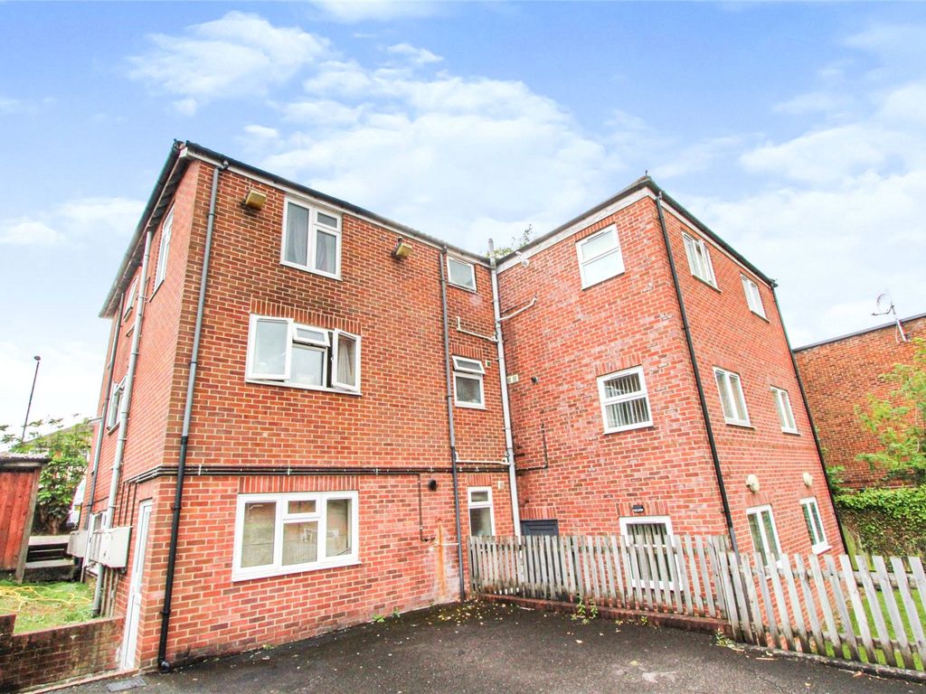 2 bed flat for sale in Bitterne Road West, Southampton, Hampshire SO18