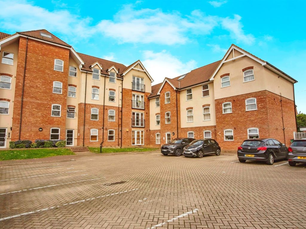 2 bed flat for sale in Lenthall Avenue, Grays RM17, £210,000 Zoopla