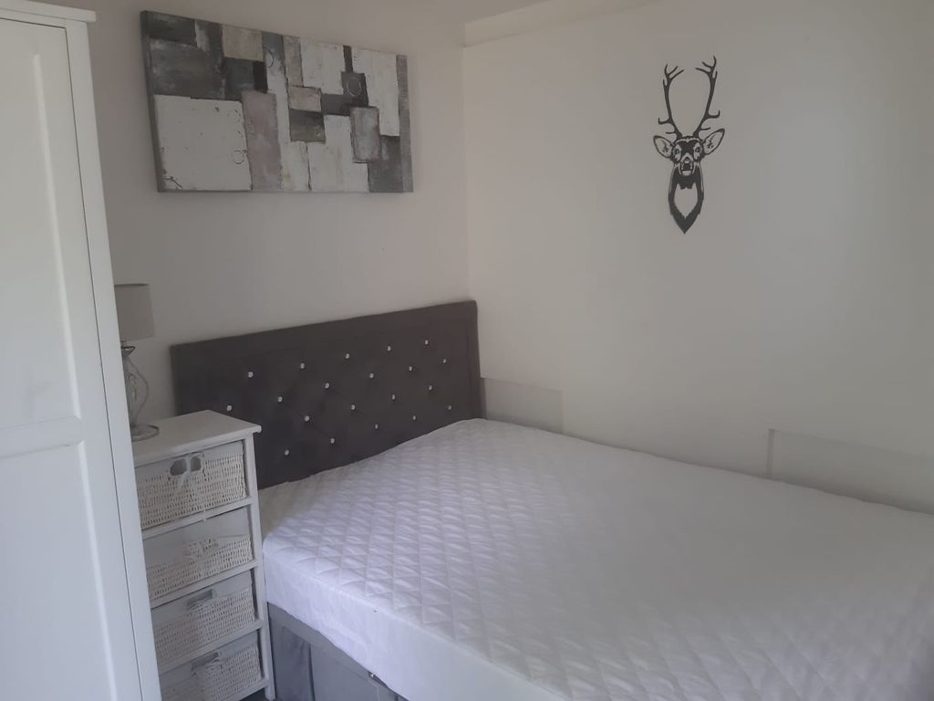 1 bed terraced house to rent in Wanstead Park Road, Ilford IG1, £1,400