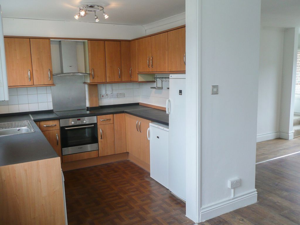 2 bed to rent in South Norwood Hill, South Norwood, London
