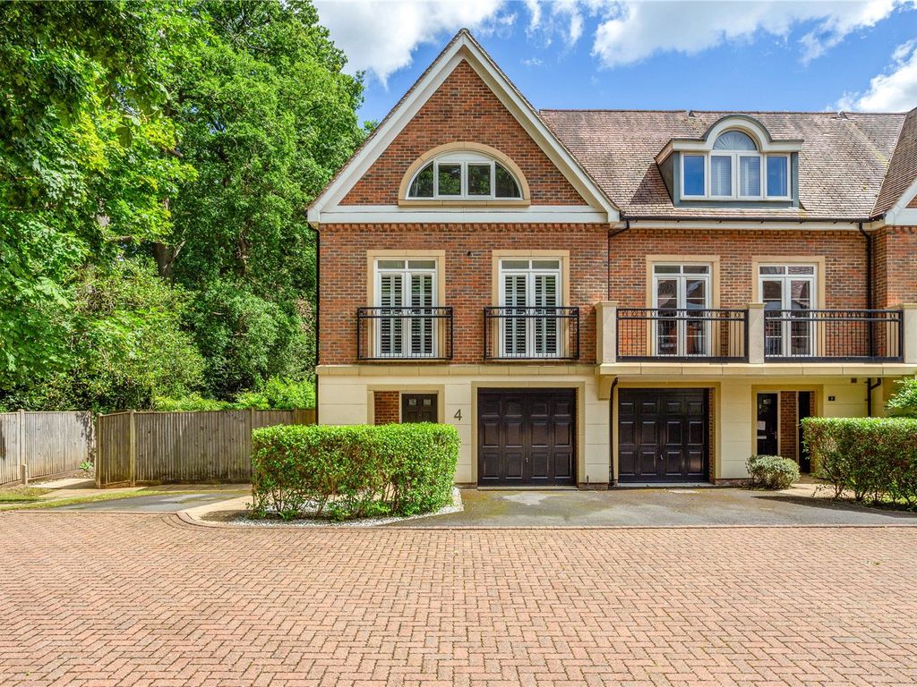 4 bed end terrace house for sale in Summerwood, Sunningdale, Berkshire