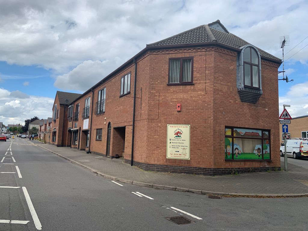 2 bed flat to rent in High Street, Whetstone, Leicester LE8, £750 pcm