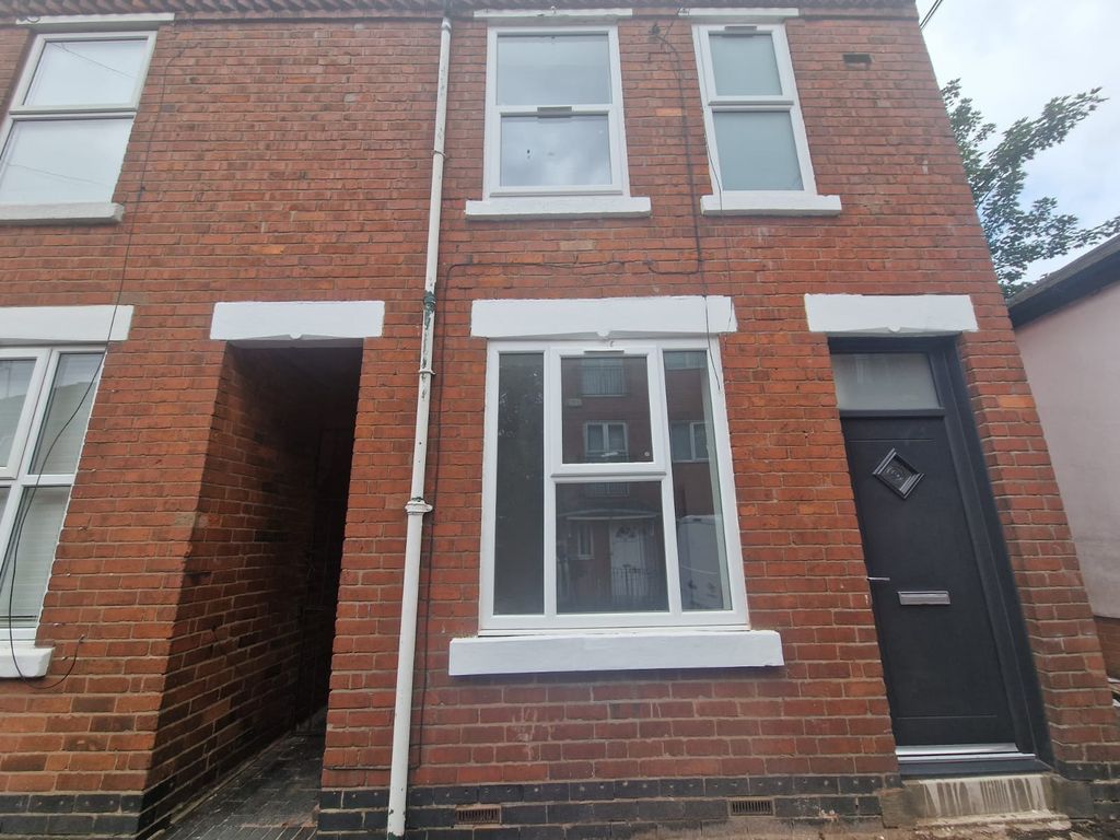 4 bed property to rent in North Road, Harborne, Birmingham B17, £1,900