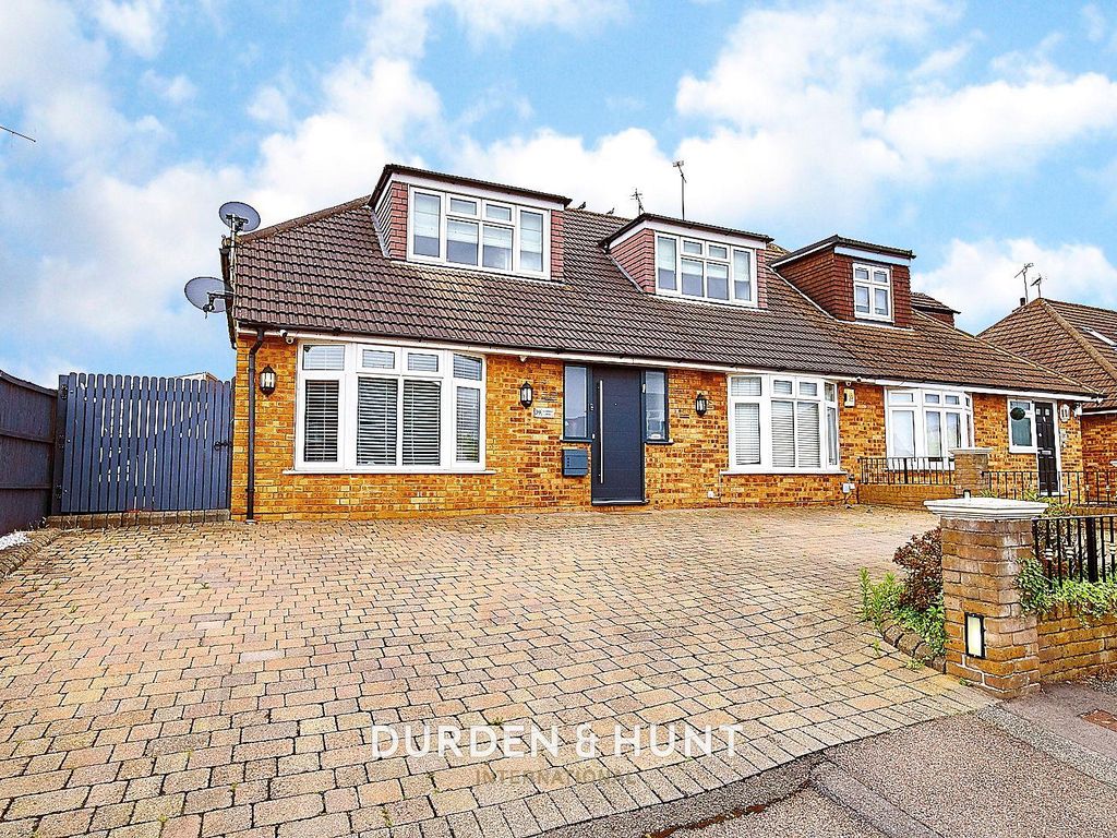 3 bed semidetached house for sale in Alderwood Drive, Abridge RM4, £