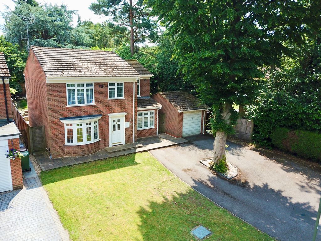 4 bed detached house for sale in Old Portsmouth Road, Camberley, Surrey GU15, £600,000 Zoopla