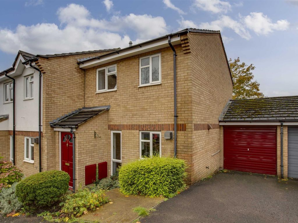 3 bed semidetached house for sale in Nicholas Gardens, High