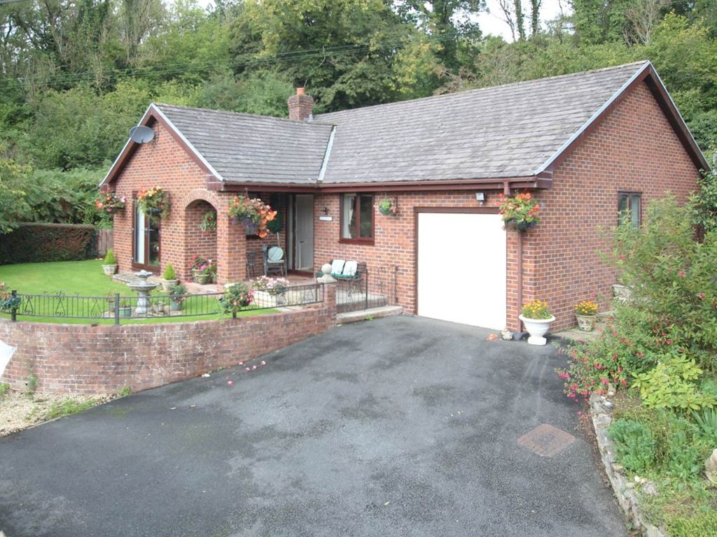 3 bed detached bungalow for sale in Llanelwedd, Builth Wells LD2, £