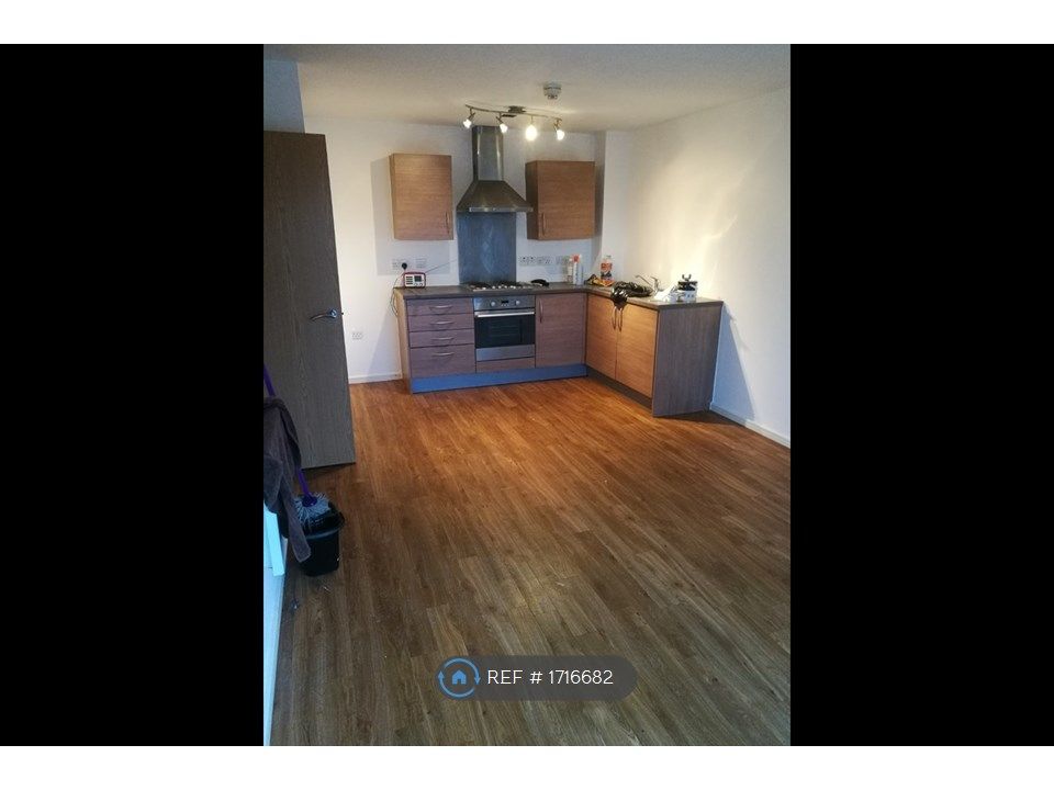 2 bed flat to rent in The Quadrant, Salford M7 Zoopla