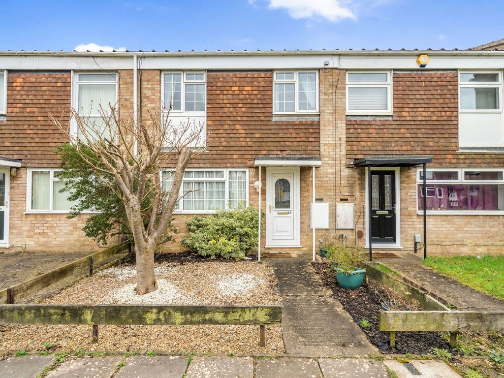 3 bed terraced house for sale in Markenfield, Toothill, Swindon