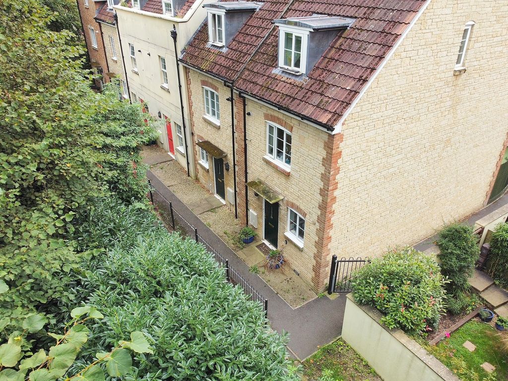 3 bed town house for sale in Wincanton, Somerset BA9, £295,000 Zoopla