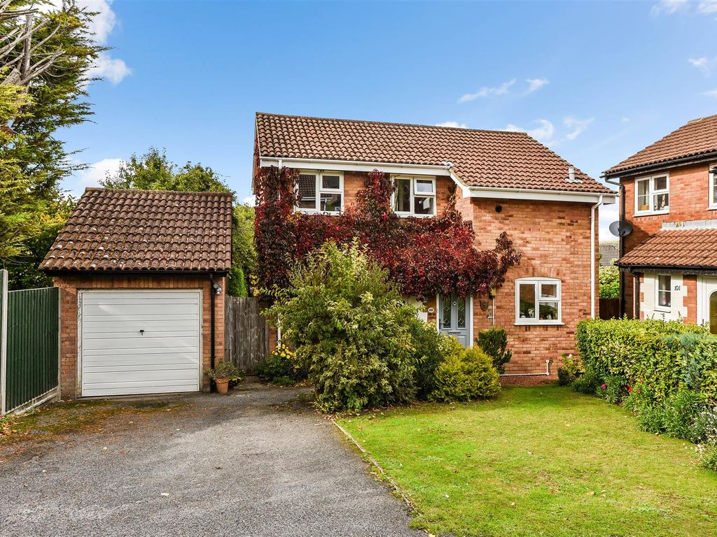 3 bed detached house for sale in Valley Park Drive, Clanfield