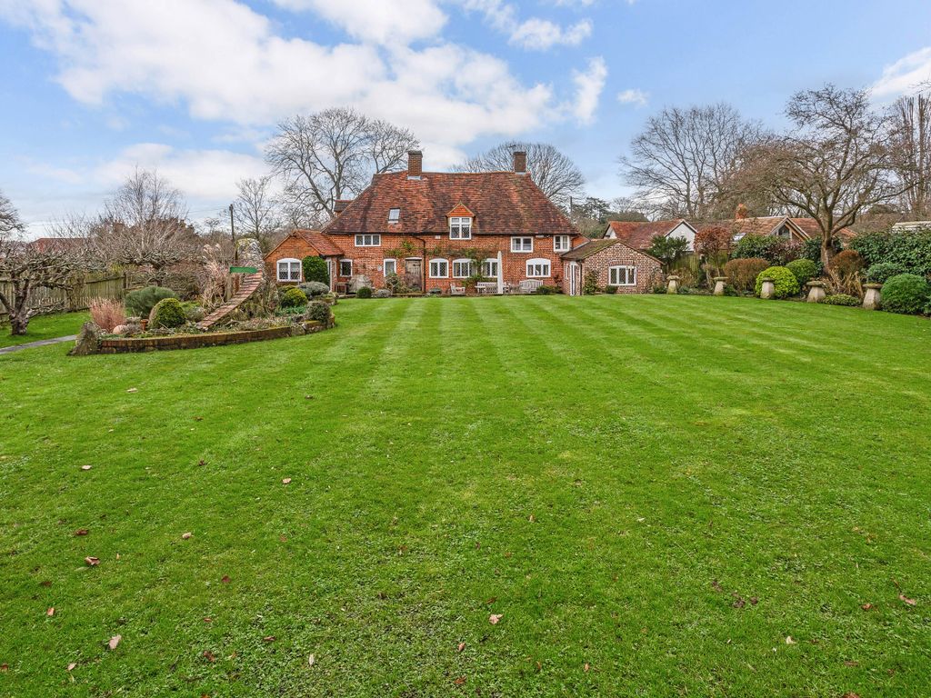 3 bed detached house for sale in Ripley Road, East Clandon GU4, £