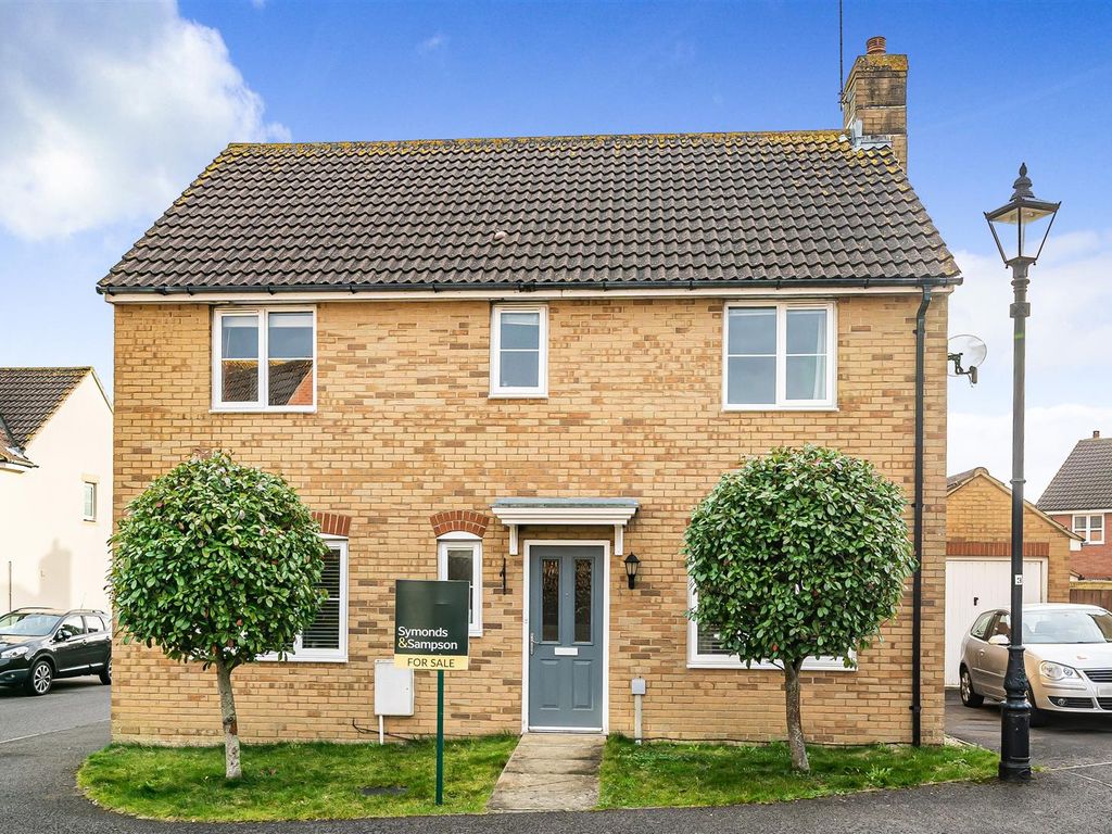 4 bed detached house for sale in Stoneleigh Mews, Yeovil BA21, £325,000