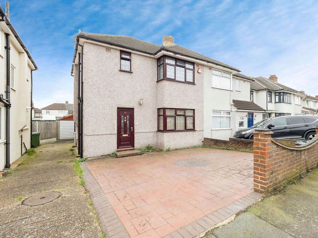 3 bed semidetached house for sale in St. Andrews Avenue, Hornchurch