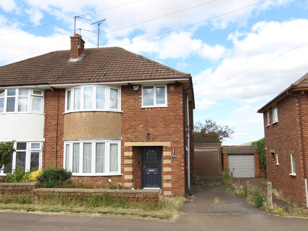 3 bed semidetached house for sale in The Pyghtle, Wellingborough NN8