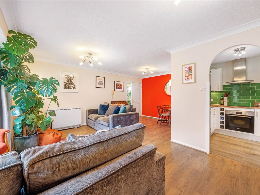 2 bed flat for sale in Linwood Close, Camberwell, London SE5, £475,000